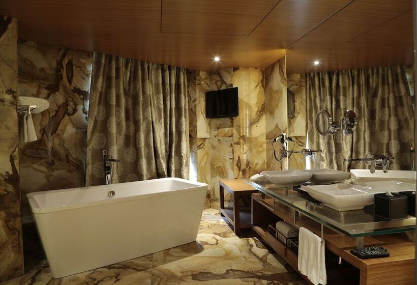 キングサイズベッドのスイートルーム, Sahara Star