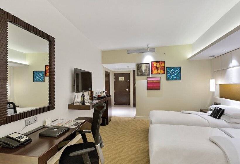 اتاق استاندارد با چشم‌انداز دریاچه, Sahara Star