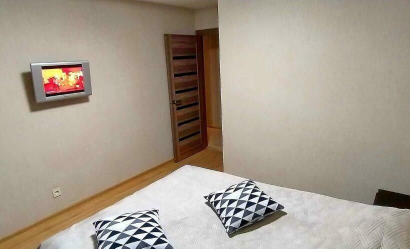 חדר דלוקס לארבעה, Molex Apartments 3