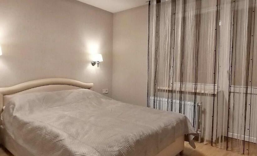 四人豪华间, Molex Apartments 3