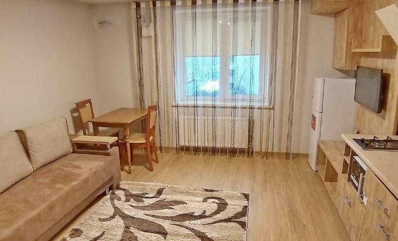 חדר דלוקס לארבעה, Molex Apartments 3