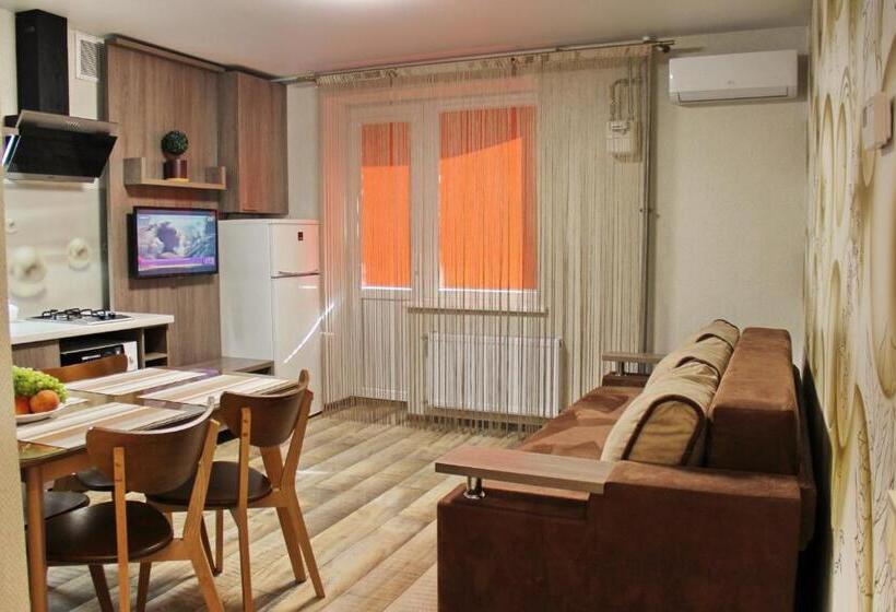 带阳台标准四人间, Molex Apartments 3