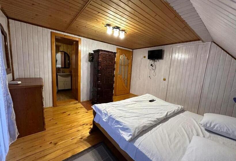 Family Suite, Sadyba U Anastasijky