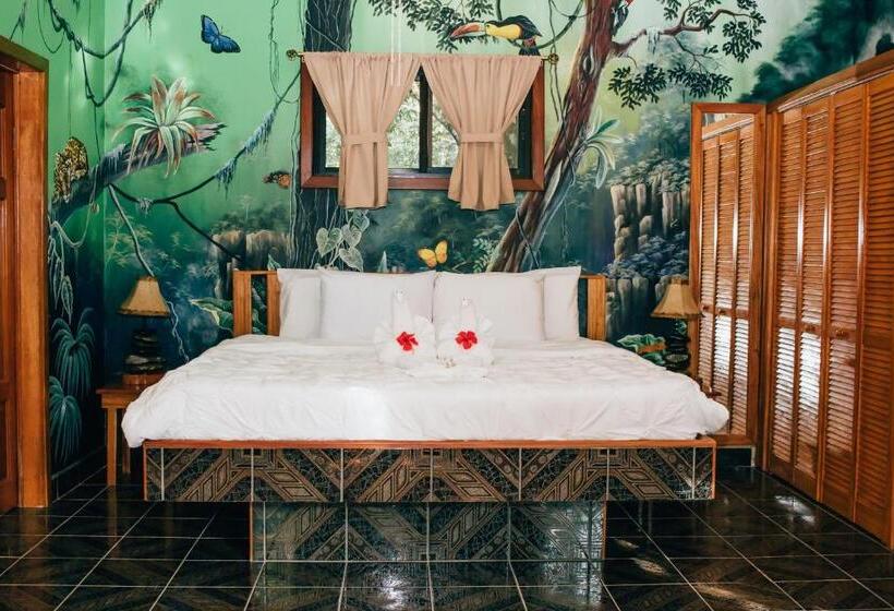 سوییت اجرایی, Mariposa Jungle Lodge