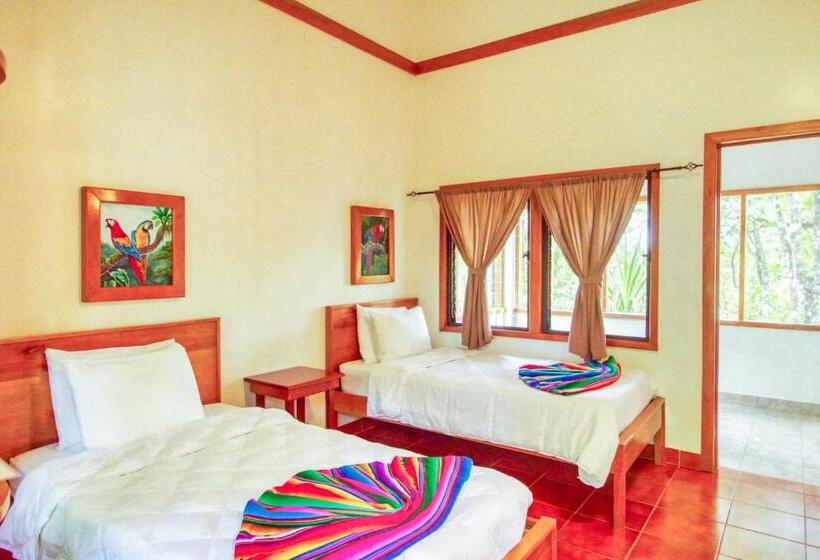 سوییت خانوادگی, Mariposa Jungle Lodge