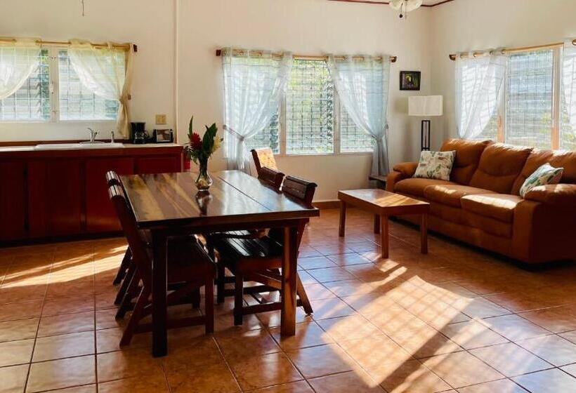بانگلوی لوکس, Mariposa Jungle Lodge