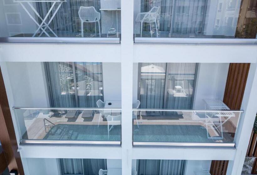Suite with Balcony, Princess Kinli Suites