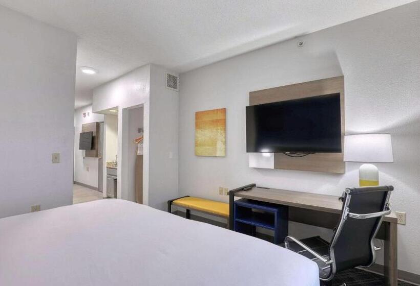 Люкс Кровать Кинг, Comfort Suites Milwaukee Airport