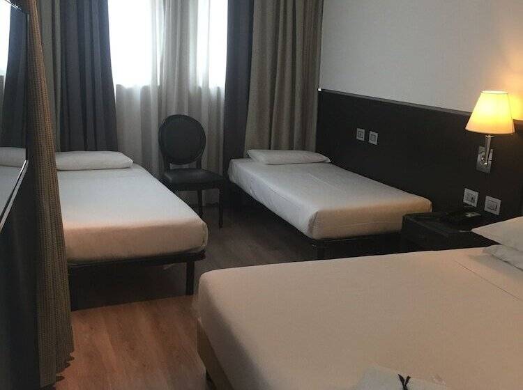 اتاق خانوادگی, Just Hotel Lomazzo Fiera