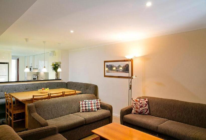 침실 4개 아파트, Alpine View Apartments