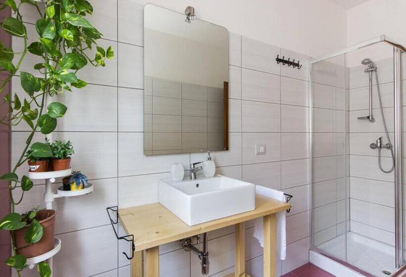 اتاق استاندارد با سرویس بهداشتی مشترک, Your Room In Catania