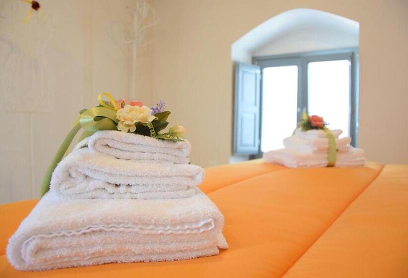 غرفة دور أخير, Corte Trullo Sovrano B&b