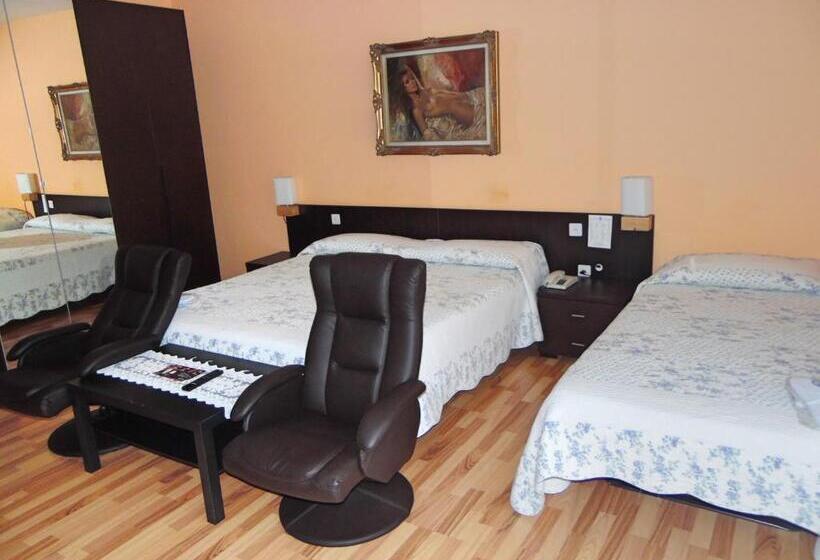 اتاق استاندارد سه نفره, Swiss Lodge Nassa Garni
