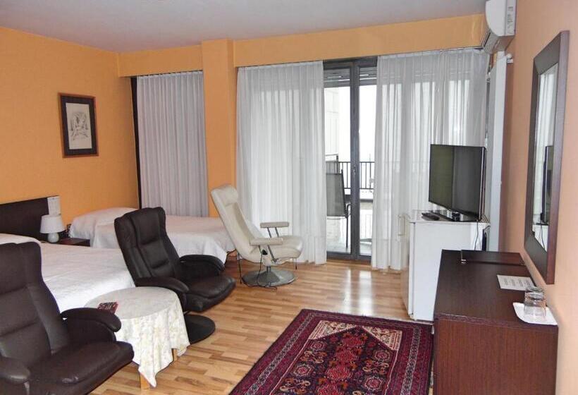 اتاق سوپریور سه تخته, Swiss Lodge Nassa Garni