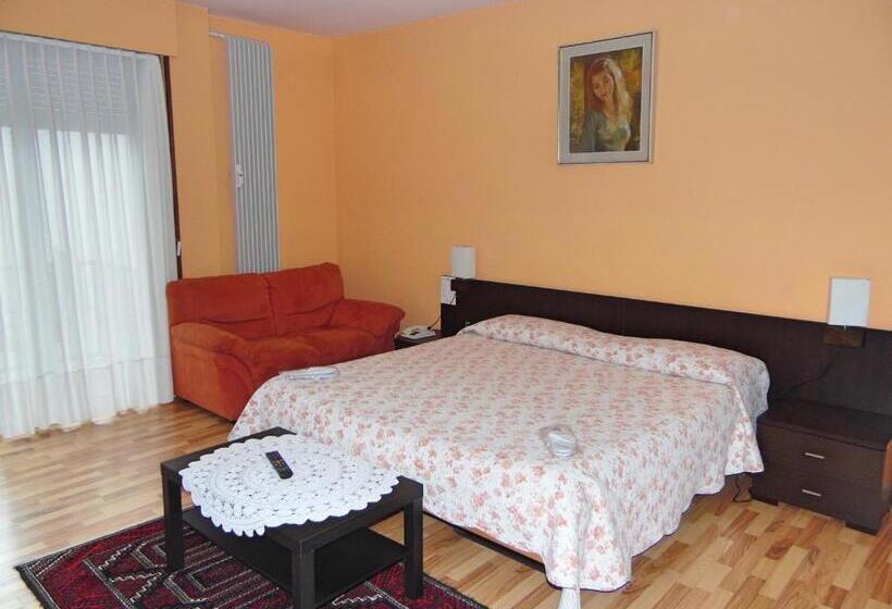 اتاق لوکس با چشم‌انداز دریاچه, Swiss Lodge Nassa Garni