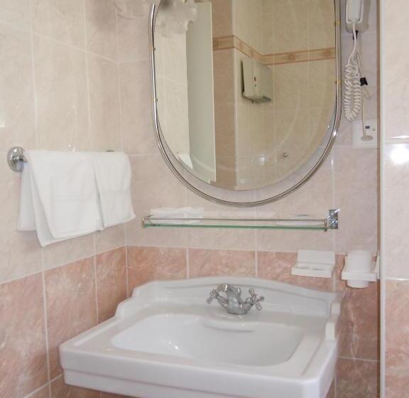 اتاق استاندارد سه نفره, Swiss Lodge Nassa Garni