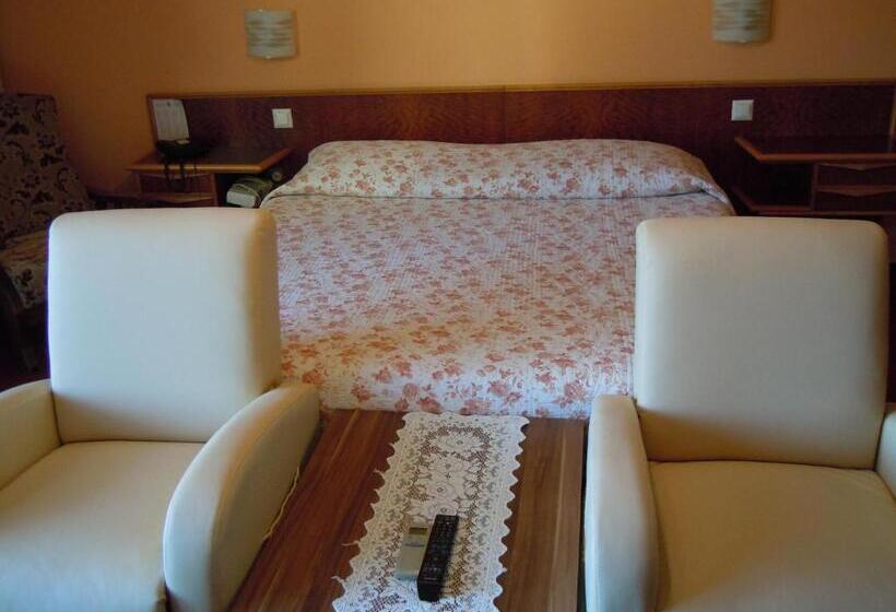 اتاق استاندارد سه نفره, Swiss Lodge Nassa Garni