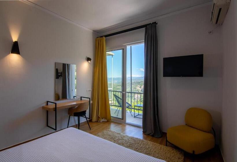 Quarto Estandar, Theoxenia