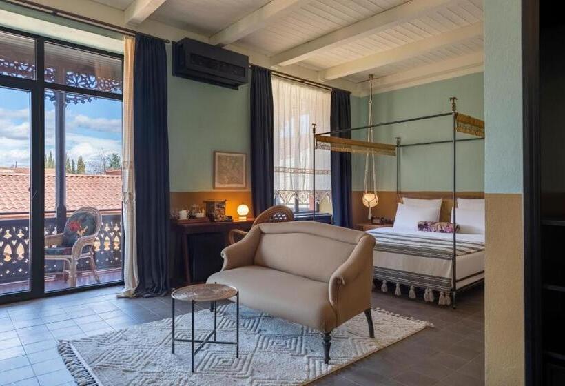 سوئیت با بالکن, Communal Hotel Telavi