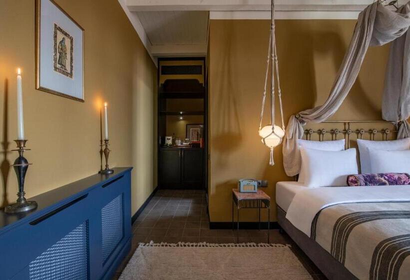 سوئیت با بالکن, Communal Hotel Telavi