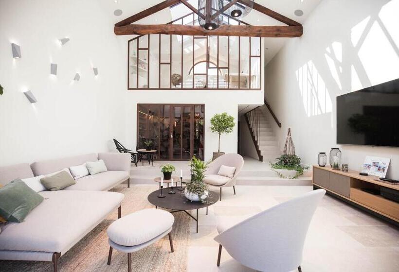 Семейное Студио, Le Relais De La Godasse