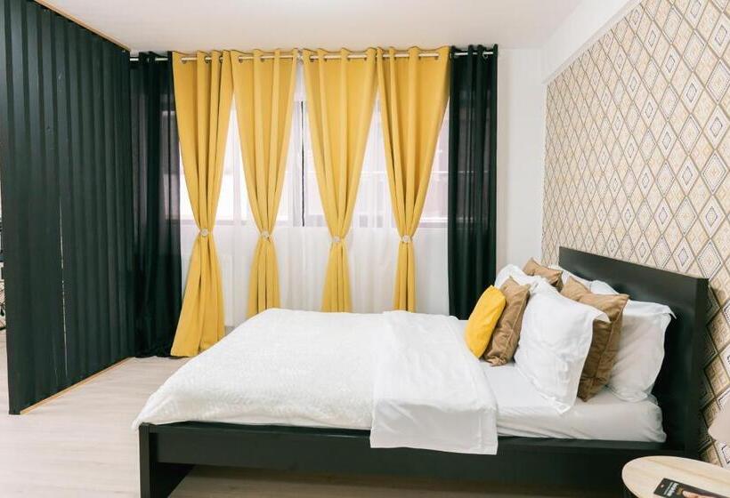 استودیوی سوپریور, Chic Studio