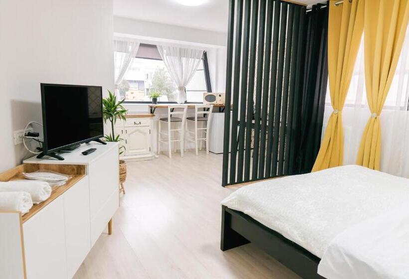 استودیوی سوپریور, Chic Studio