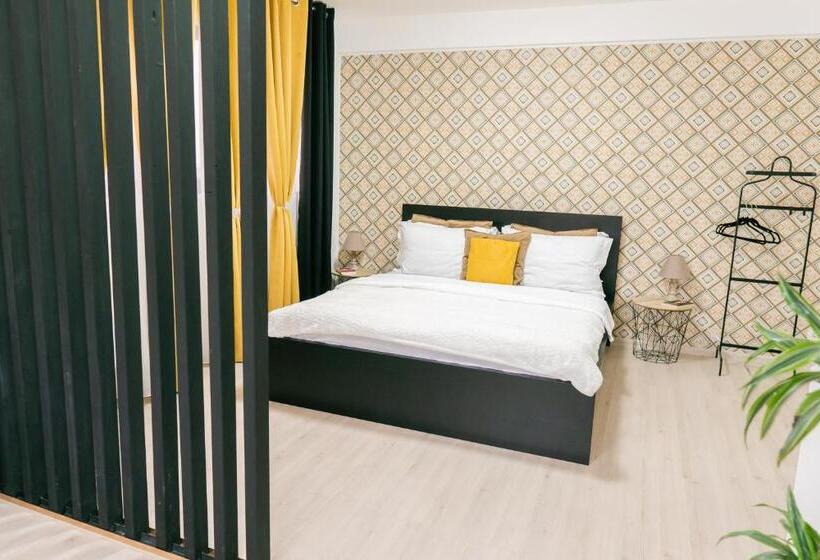 استودیوی سوپریور, Chic Studio