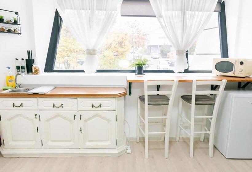 استودیوی سوپریور, Chic Studio
