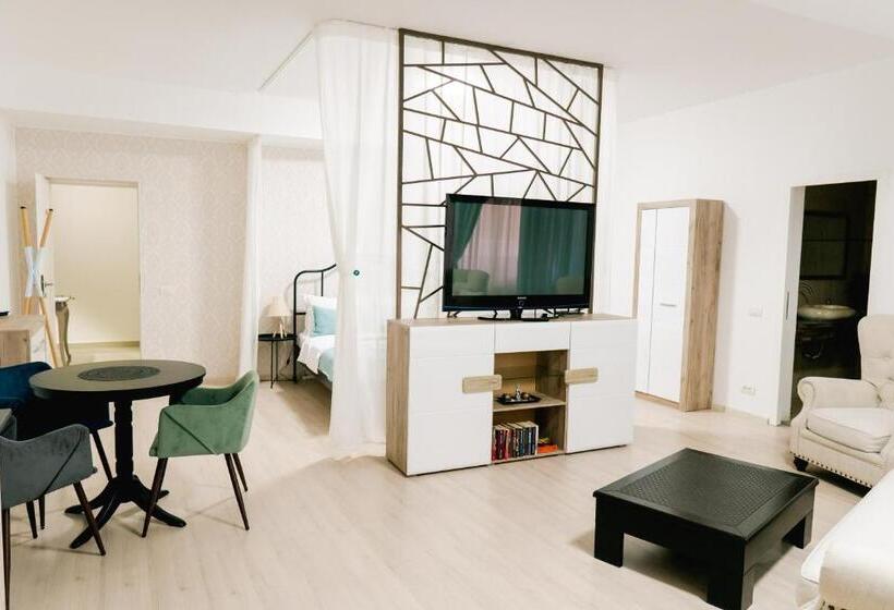استودیوی لوکس, Chic Studio