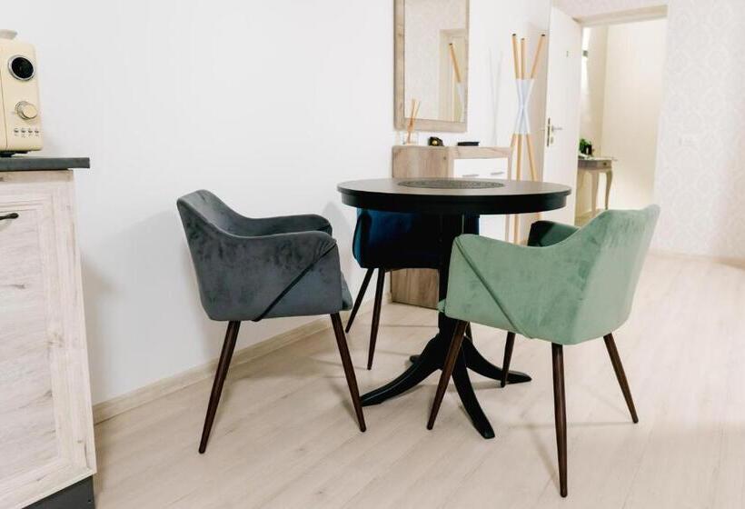 استودیوی لوکس, Chic Studio
