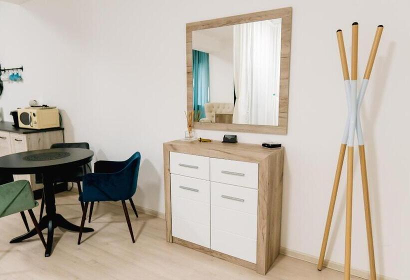 استودیوی لوکس, Chic Studio