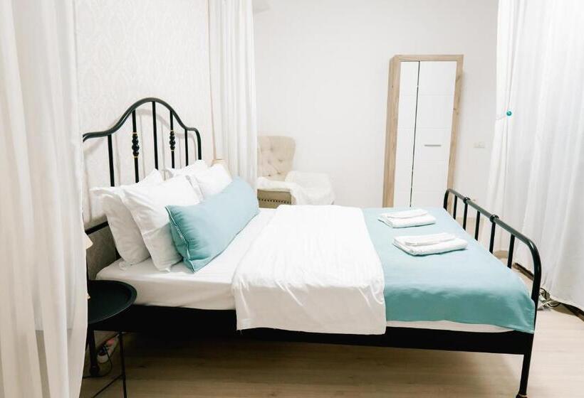 استودیوی لوکس, Chic Studio