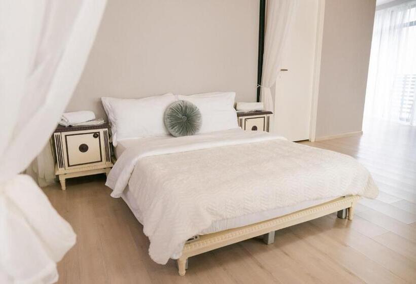 استودیوی استاندارد, Chic Studio