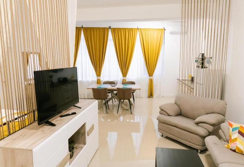 استودیو خانوادگی, Chic Studio