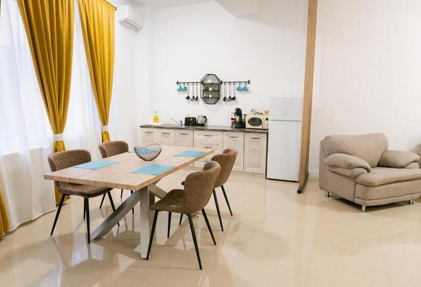 استودیو خانوادگی, Chic Studio