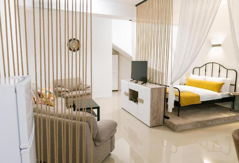 استودیو خانوادگی, Chic Studio