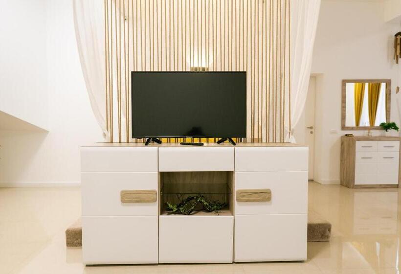 استودیو خانوادگی, Chic Studio