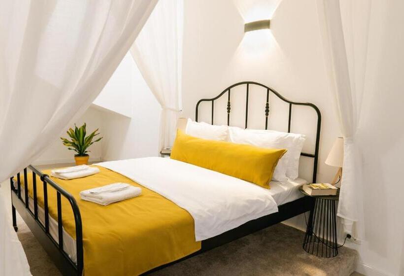 استودیو خانوادگی, Chic Studio