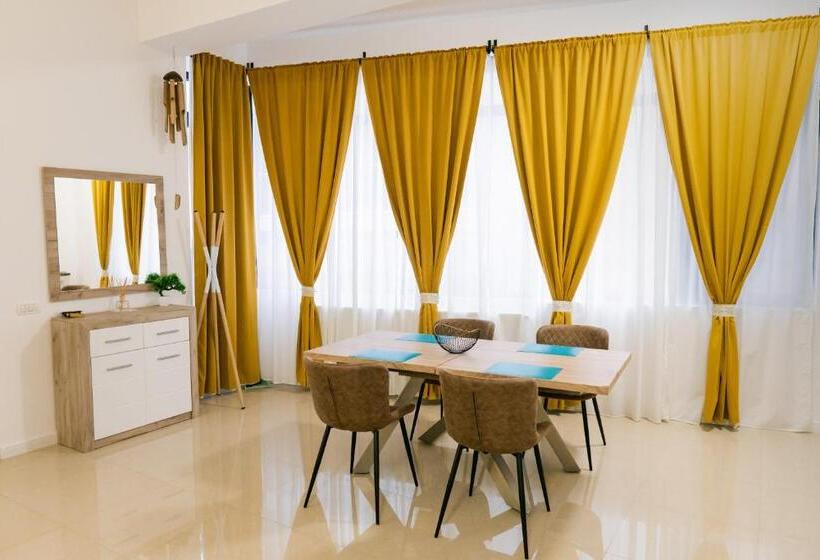 استودیو خانوادگی, Chic Studio