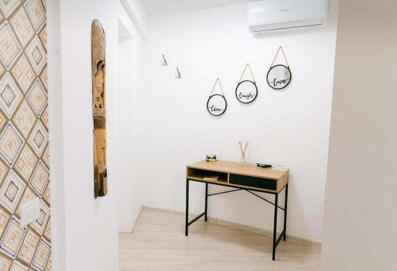 استودیوی سوپریور, Chic Studio