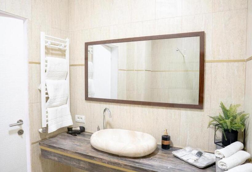 استودیوی لوکس, Chic Studio