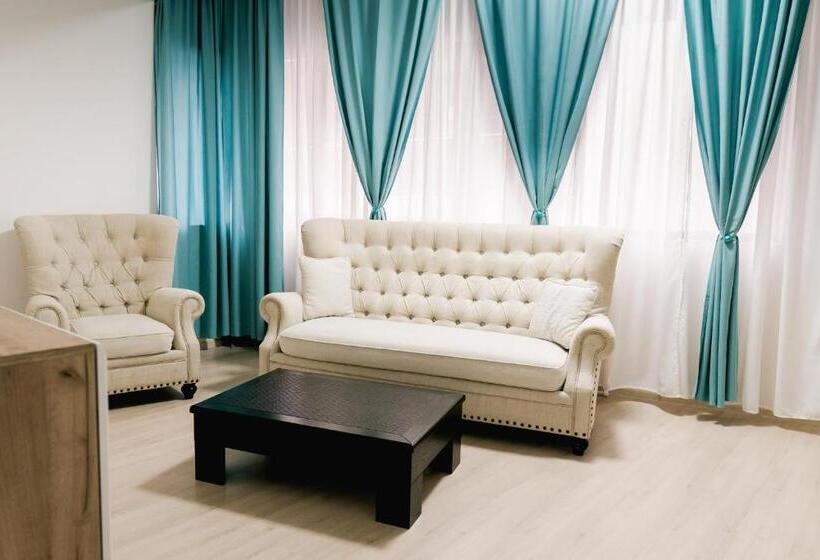 استودیوی لوکس, Chic Studio
