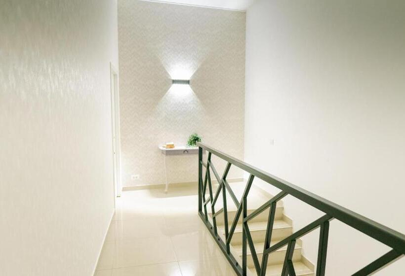 استودیوی استاندارد, Chic Studio