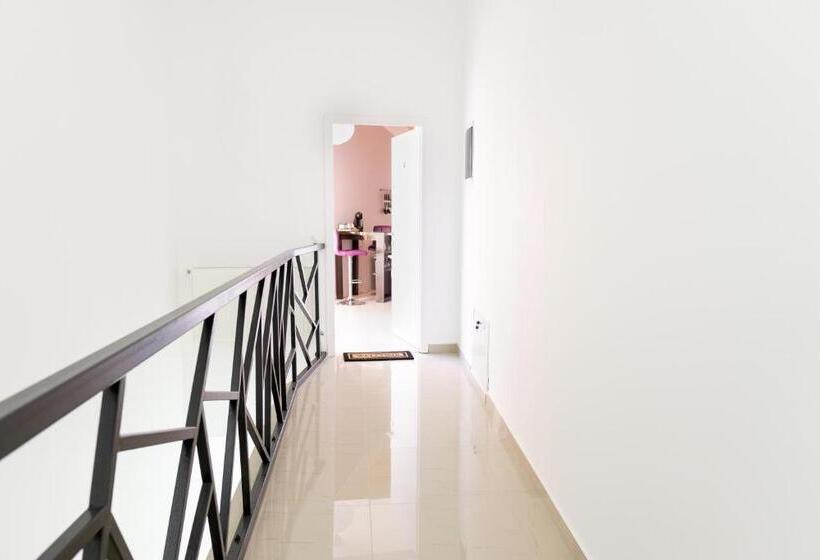 استودیوی استاندارد, Chic Studio