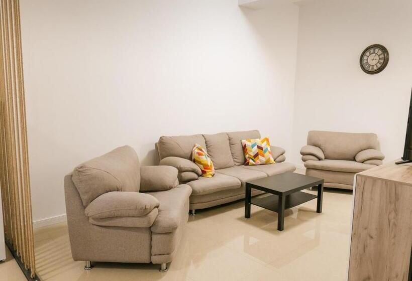 استودیو خانوادگی, Chic Studio