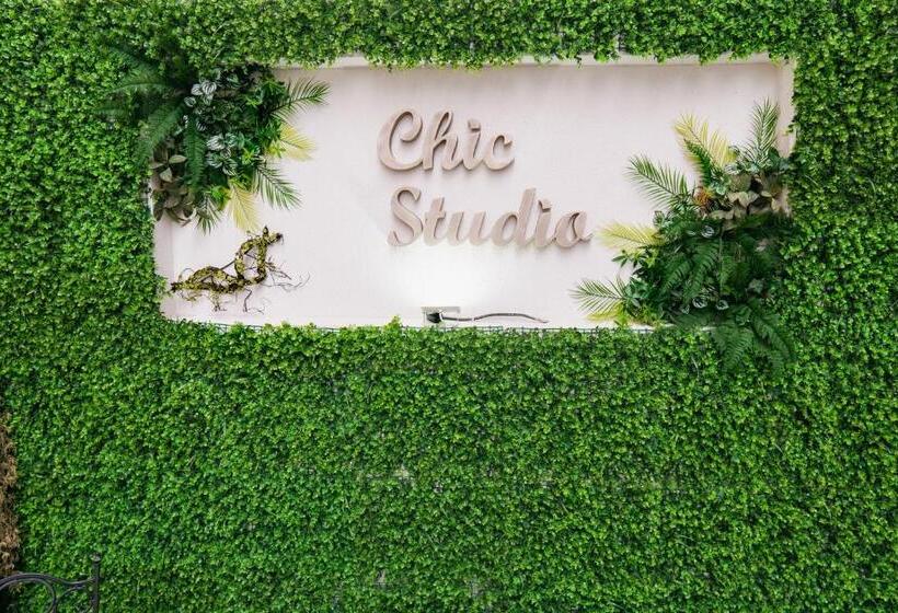 استودیوی سوپریور, Chic Studio
