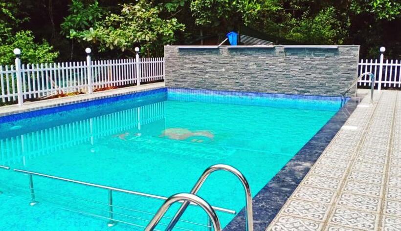 豪华三人间, Staymaker River Wood Residency