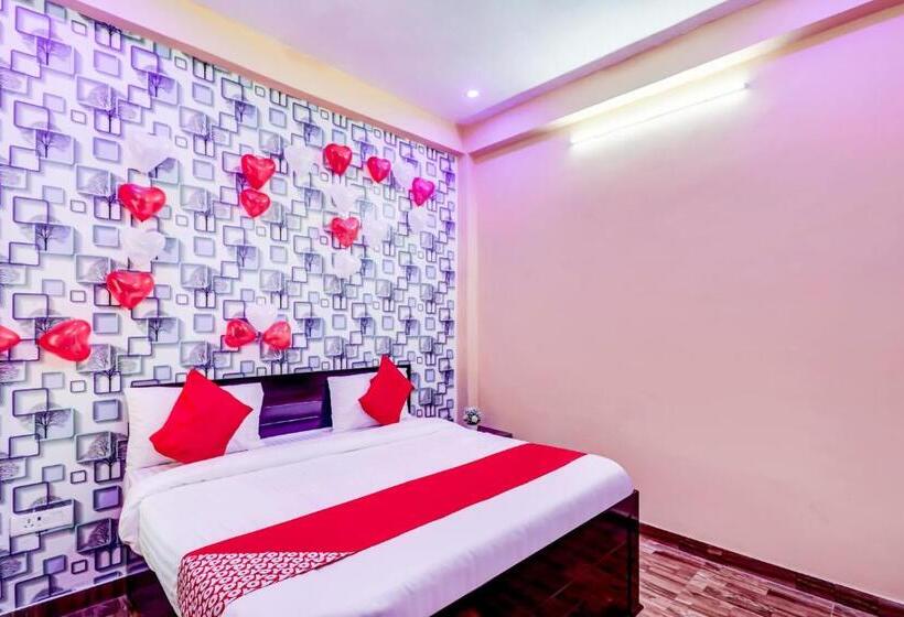 디럭스 룸, Oyo 77242 R K Residency Sgpgi