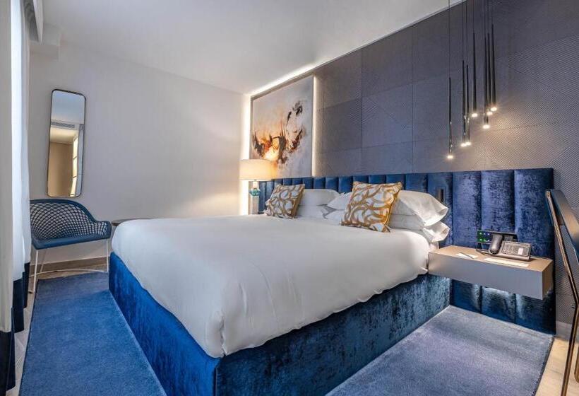 Habitación Superior, Claude Marbella